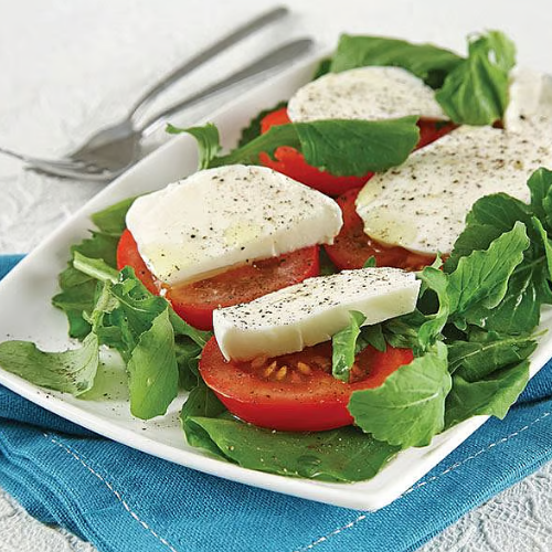 Peynirli ve Soslu Roka Salatası